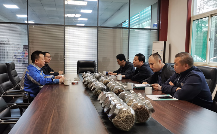 與集團總經(jīng)理孫寧波及部門負責人座談，就項目建設(shè)、環(huán)境影響、補貼政策等內(nèi)容進行了探討交流